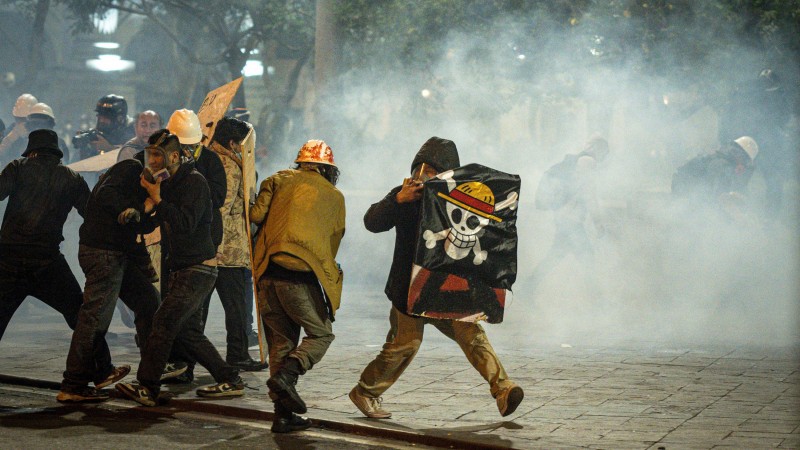 Violenta protesta en Lima deja como saldo un joven muerto y más de cien heridos
